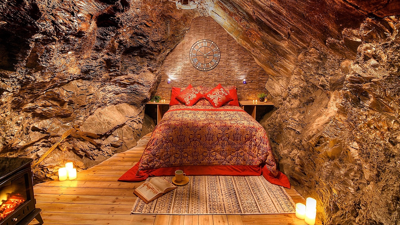 Deep Sleep Hotel, Wales