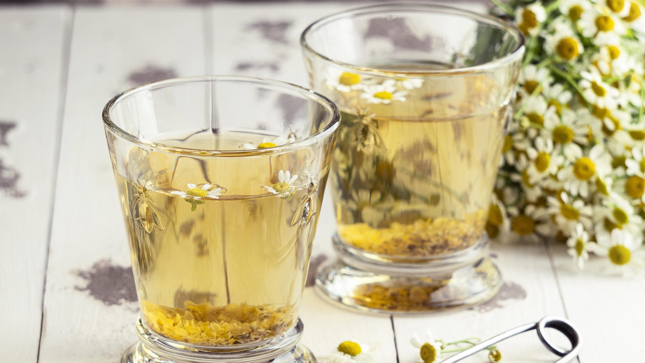 chamomile-tea-cups-arrangement