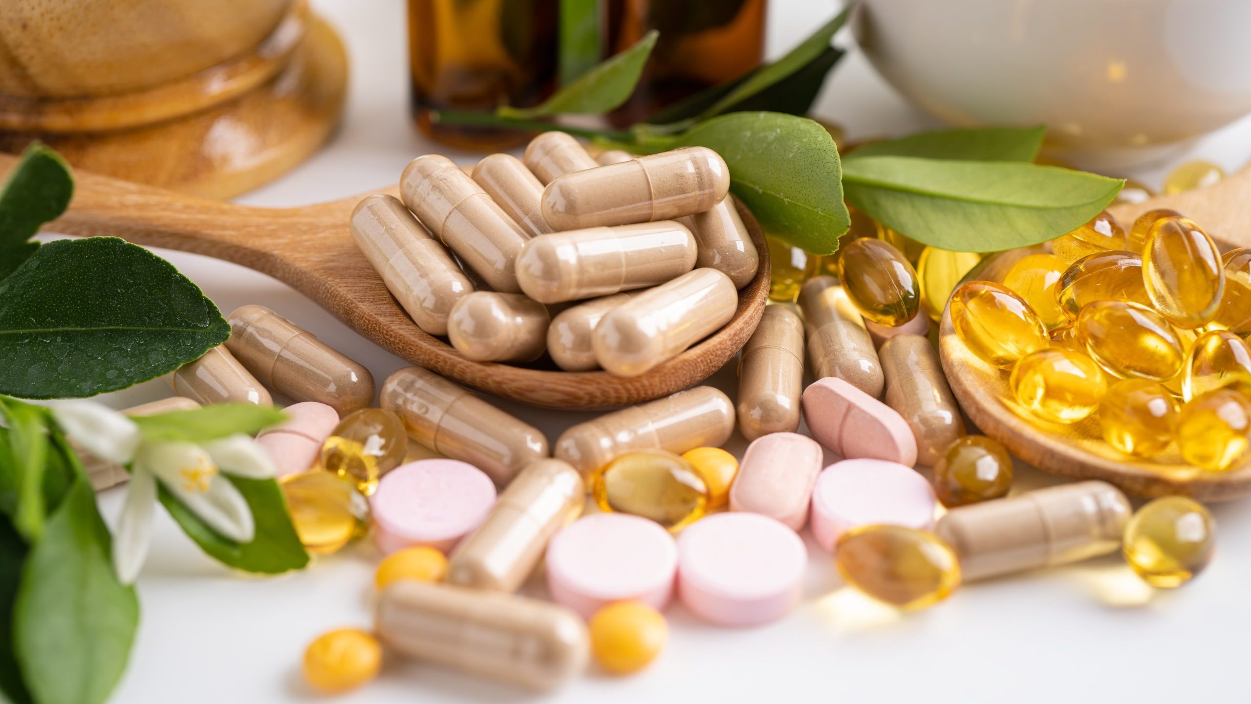 Alternative,Medicine,Herbal,Organic,Capsule,With,Vitamin,E,Omega,3