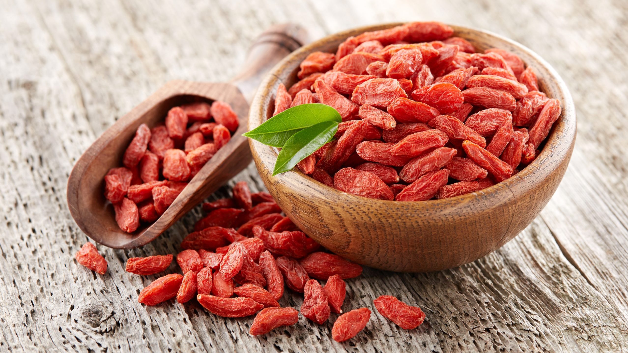 FOOD HEALTH Goji Berries VEGETABLE FRUIT Goji,Berry,On,A,Wooden,Background