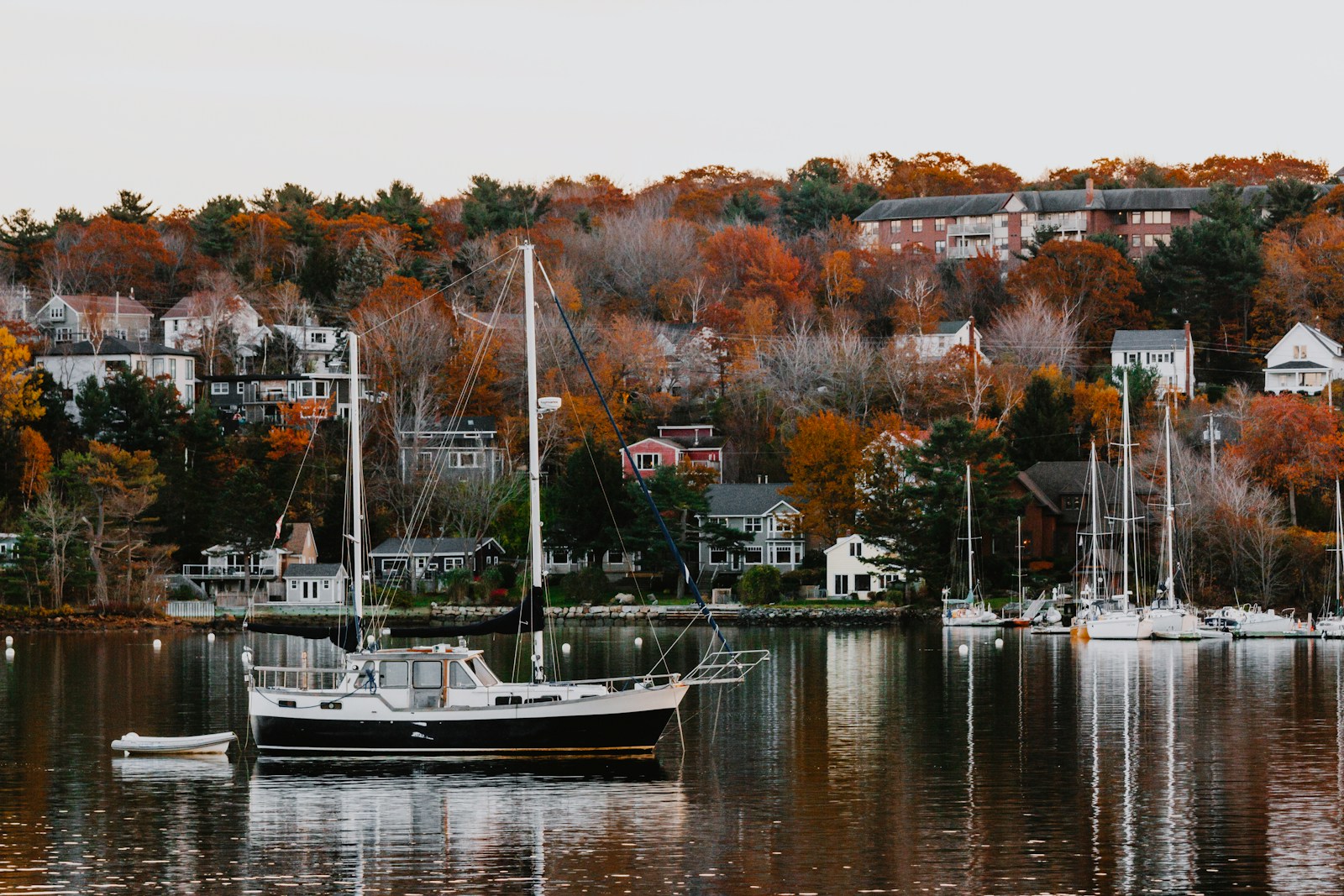 a couple of boats floating on top of a lake