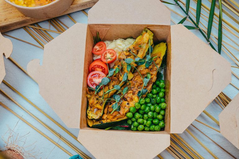 Delicious vegan meal with vegetables in a sustainable packaging. Perfect for healthy eating.