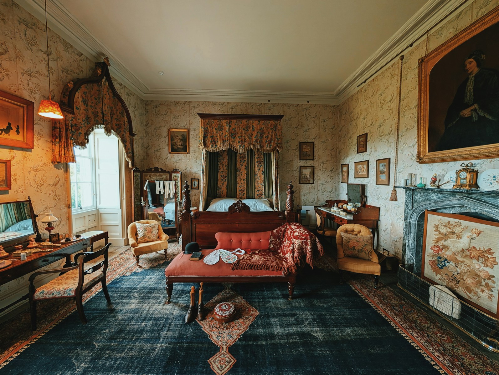 A living room filled with furniture and a fire place