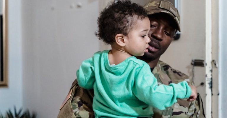 6 Signs Someone Grew Up With a Narcissistic Parent