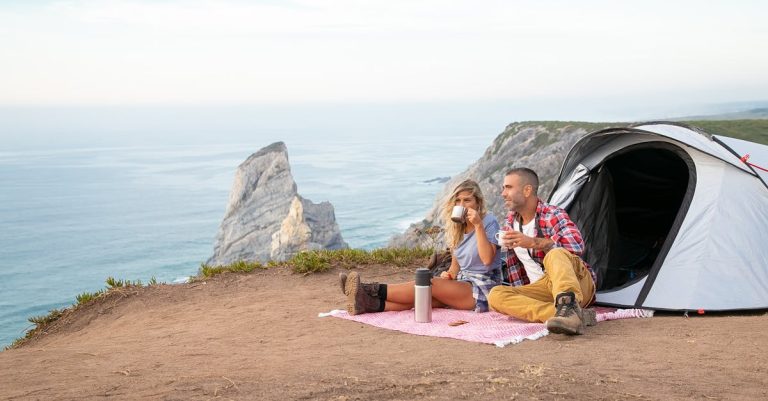 6 Toxic Traits That Come Out Only on Vacation