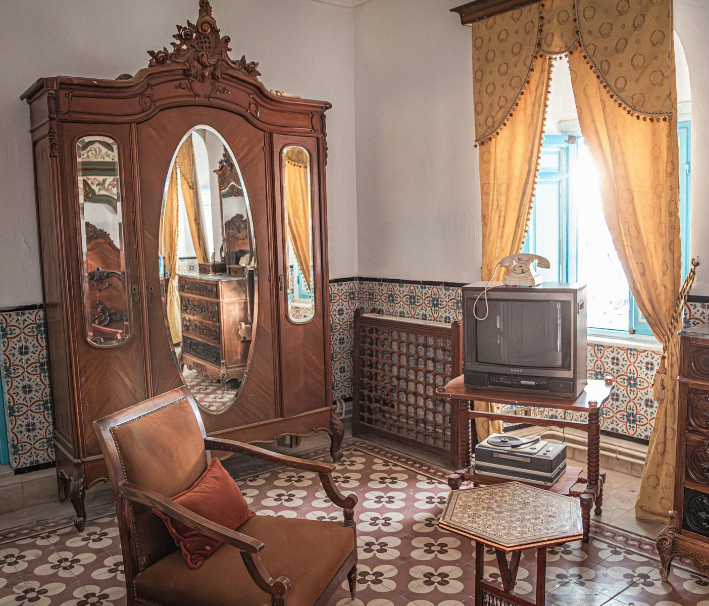 Cozy Tunisian interior featuring vintage furniture and traditional decor.