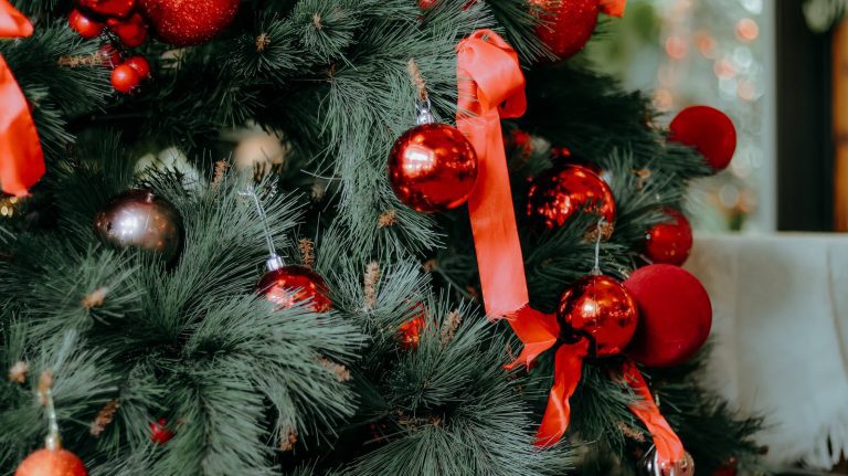 6 Christmas Tree Styles That Always Look Elegant