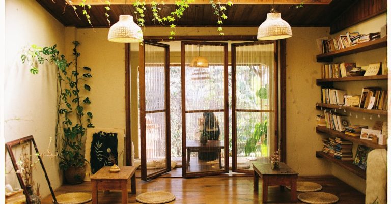 7 Vintage Lamps and Light Fixtures With High Collector Value