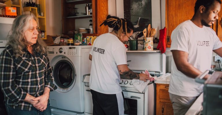 7 Things People Do That Make You Feel Small on Purpose