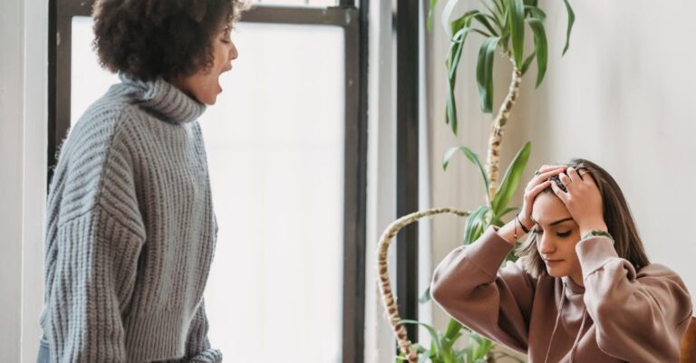 7 Relationship Behaviors Men Quietly Dislike