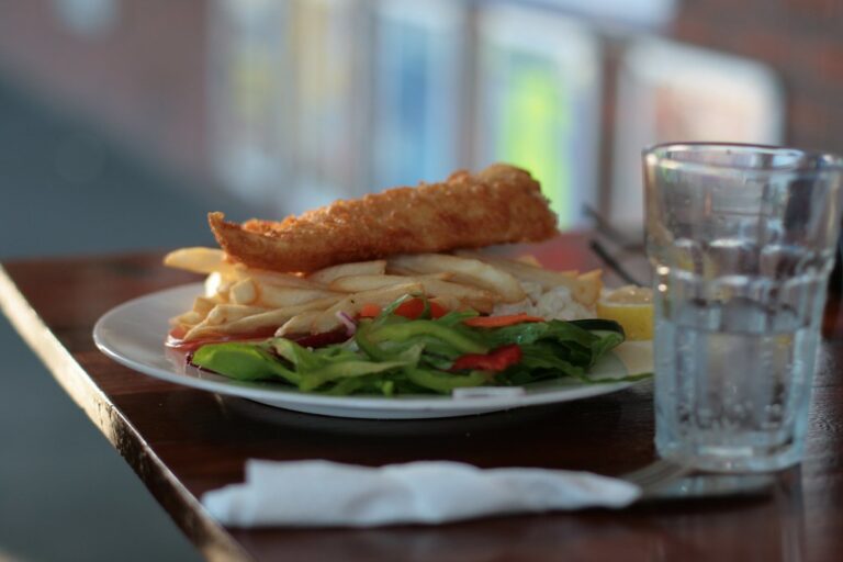 7 fast-food chains with fried fish fans actually love