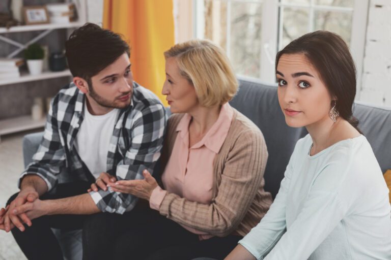 Woman Says She Went Out of Her Way to Build a Relationship With Her In-Laws, Then Discovered Hurtful Texts About Herself and Decided to Cut Contact