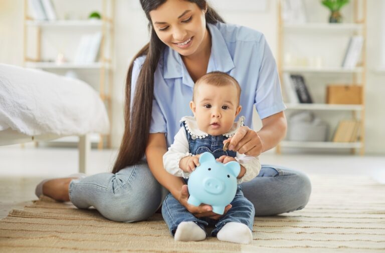 Woman Says She Babysat Her Brother’s Kids for Free for a Year, Then He Said It Wasn’t a “Real Job” and Got Upset When She Started Charging Him