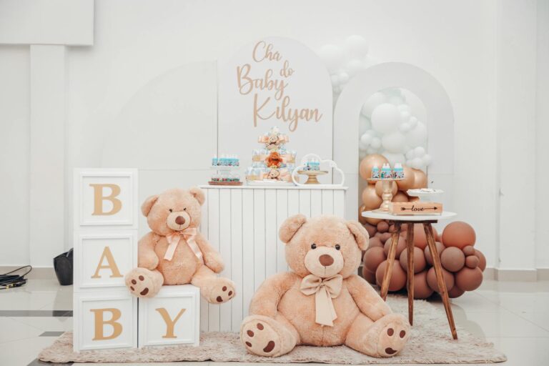 Soft and inviting baby shower setup featuring beige teddy bears and balloon decor.