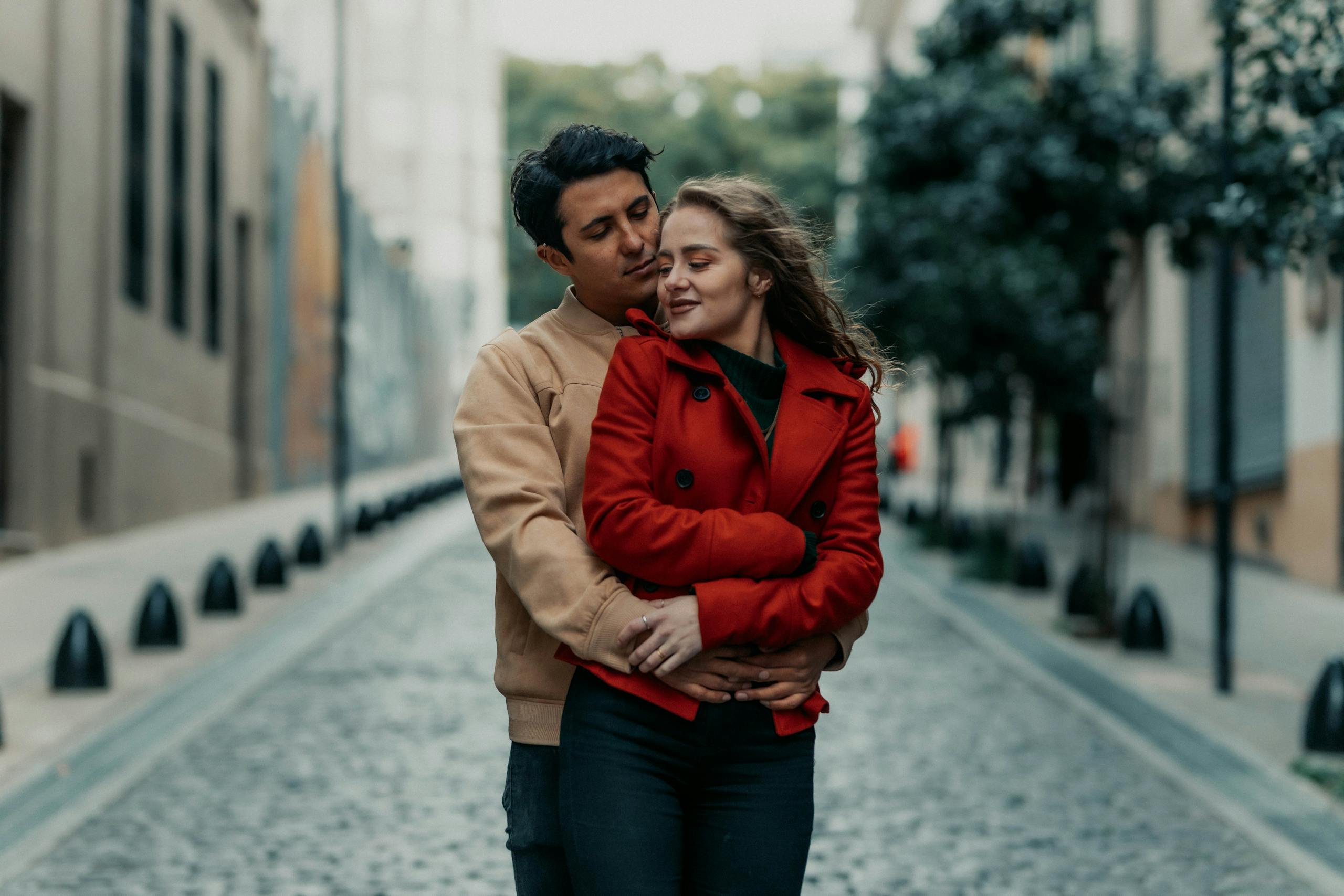 A loving couple embraces on a charming street in Buenos Aires, capturing intimacy and urban romance.