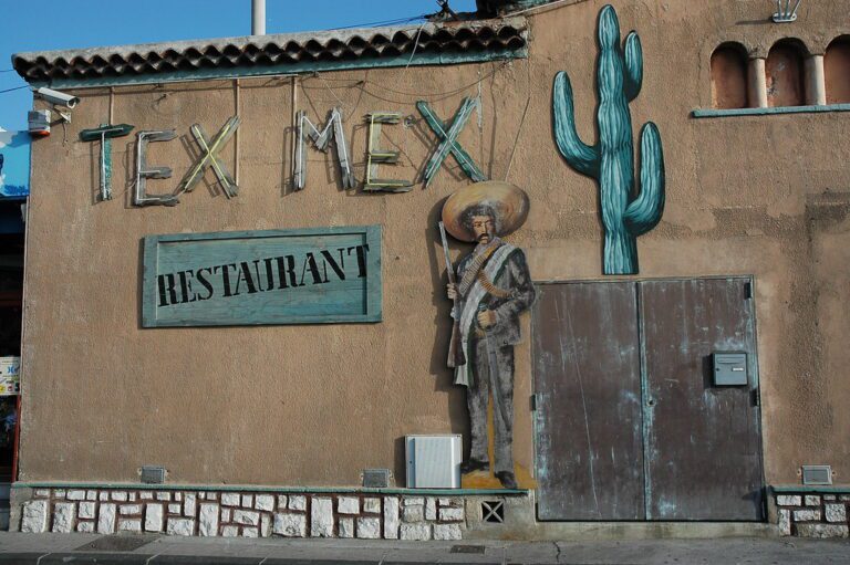 Lead Server at a Tex-Mex Restaurant Got Quadruple-Sat With 2 Trainees on Cinco de Mayo — Chef Laughed at Her Plea for Run Help and Called the Manager