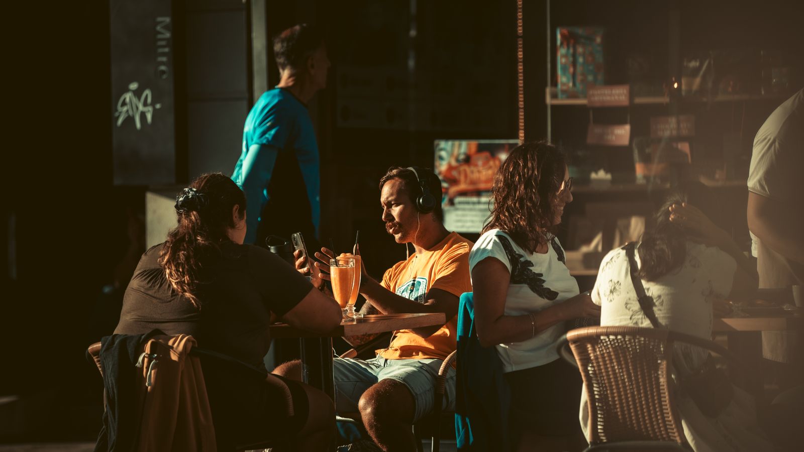 People enjoying leisure time at an outdoor café in Bariloche, Argentina.